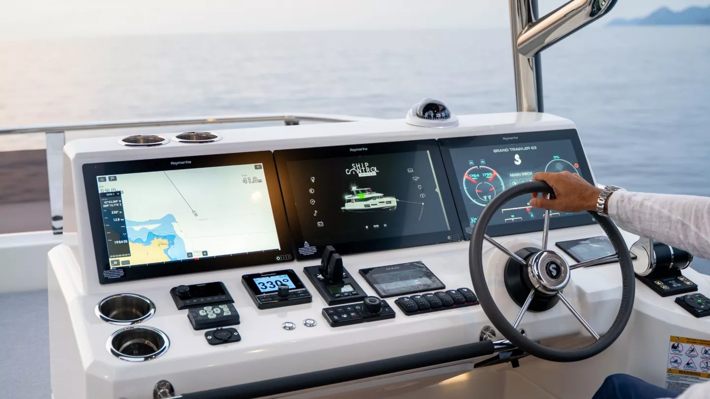 Beneteau Grand Trawler 63 Cockpit