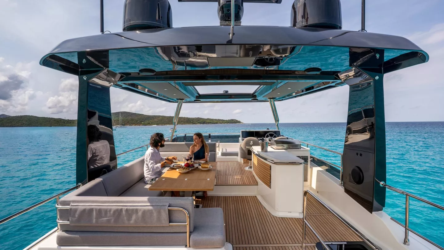 Beneteau Grand Trawler 63 Deck_02